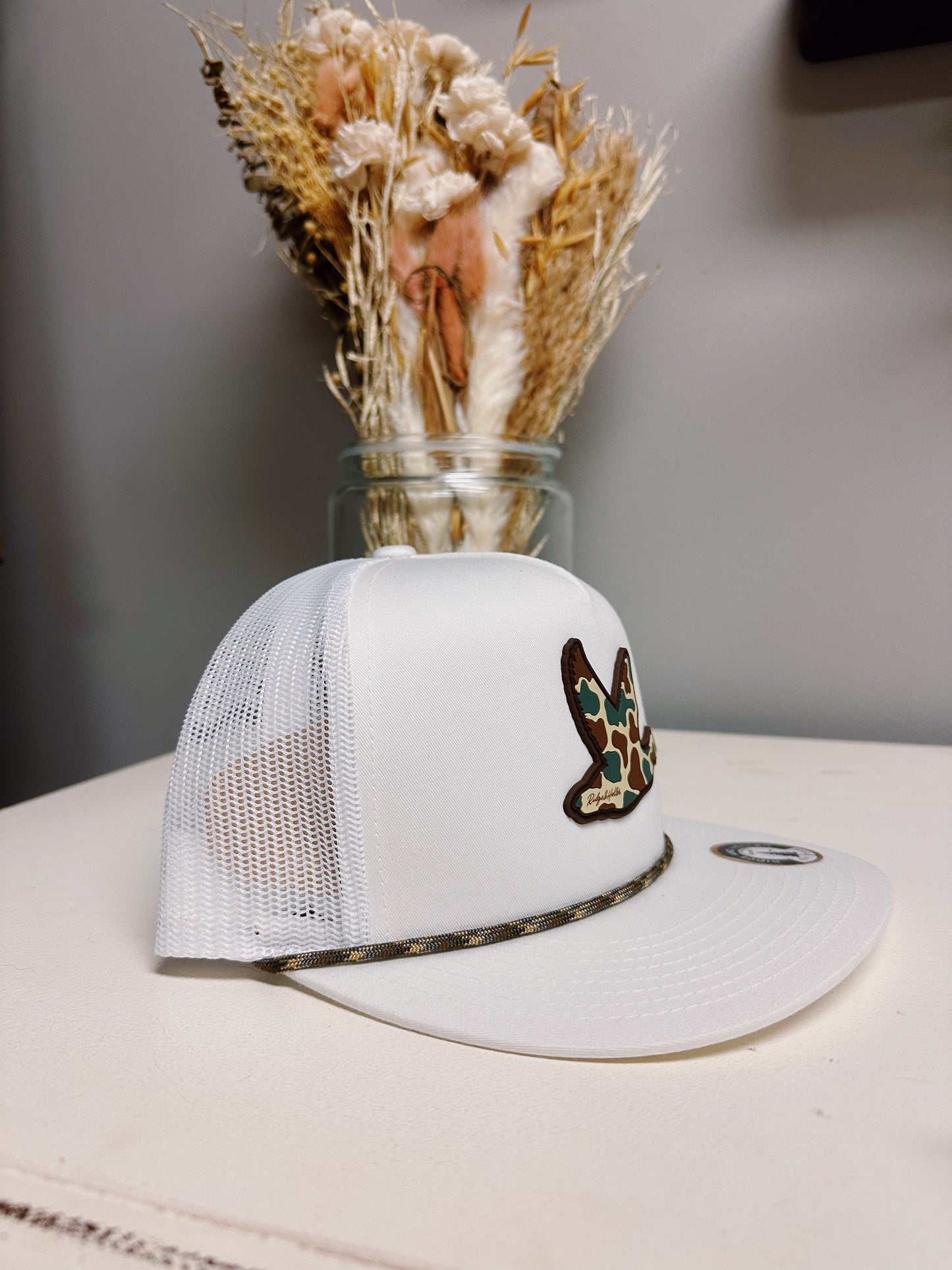 Marshland White Men’s Hat